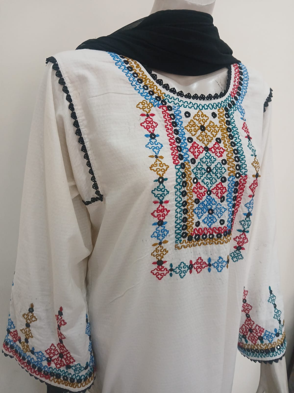 Handmade Embroidered Lawn Cotton Suit with Shesha Work – Fershi Shalwar & Dupatta | Premium Quality