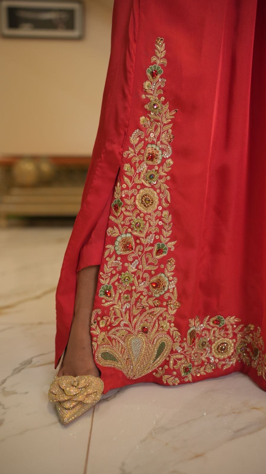 Luxurious Silk Kaftan – Adorned with Resham Embroidery & Zardozi Elegance