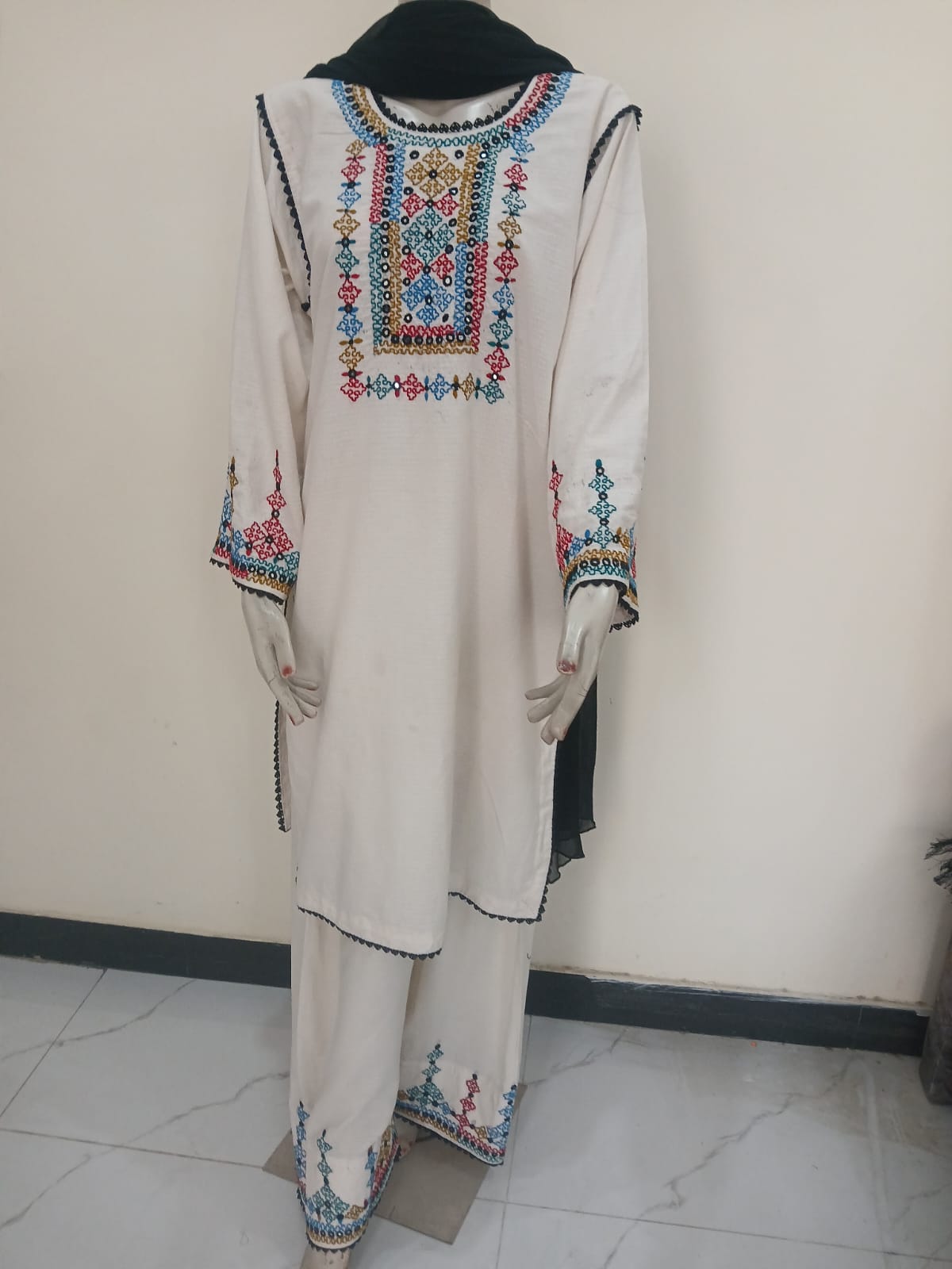 Handmade Embroidered Lawn Cotton Suit with Shesha Work – Fershi Shalwar & Dupatta | Premium Quality