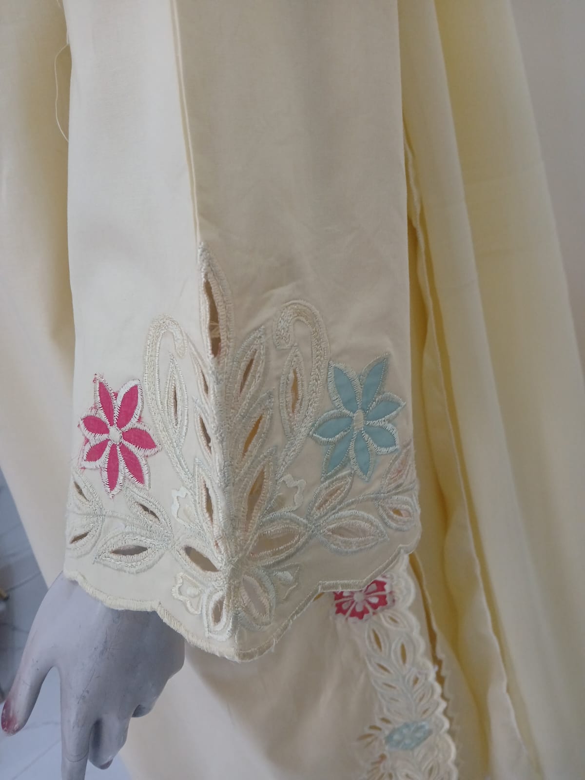 3-Piece Machine Embroidered Lawn Cotton Suit with Cutwork & Appliqué – Premium Quality