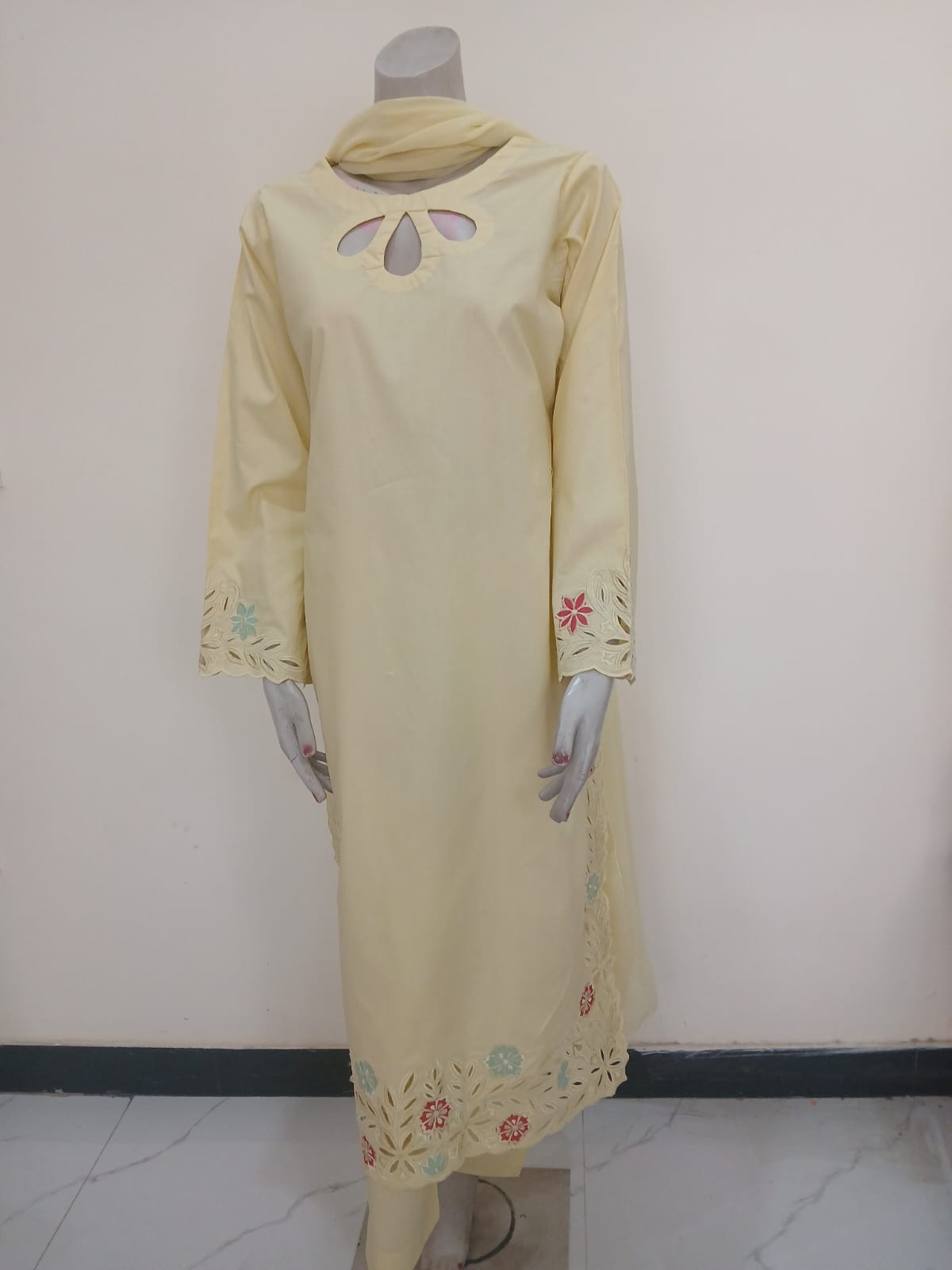 3-Piece Machine Embroidered Lawn Cotton Suit with Cutwork & Appliqué – Premium Quality