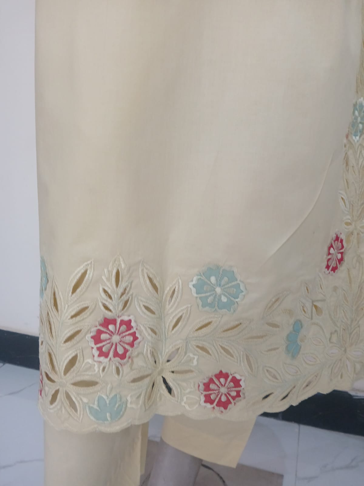 3-Piece Machine Embroidered Lawn Cotton Suit with Cutwork & Appliqué – Premium Quality