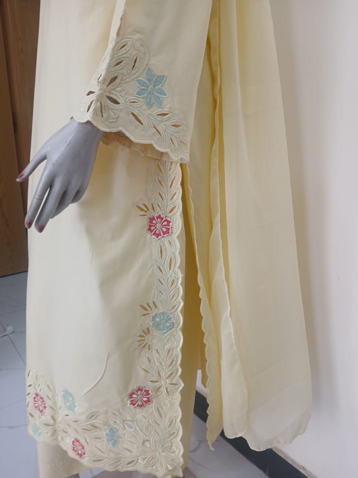 3-Piece Machine Embroidered Lawn Cotton Suit with Cutwork & Appliqué – Premium Quality