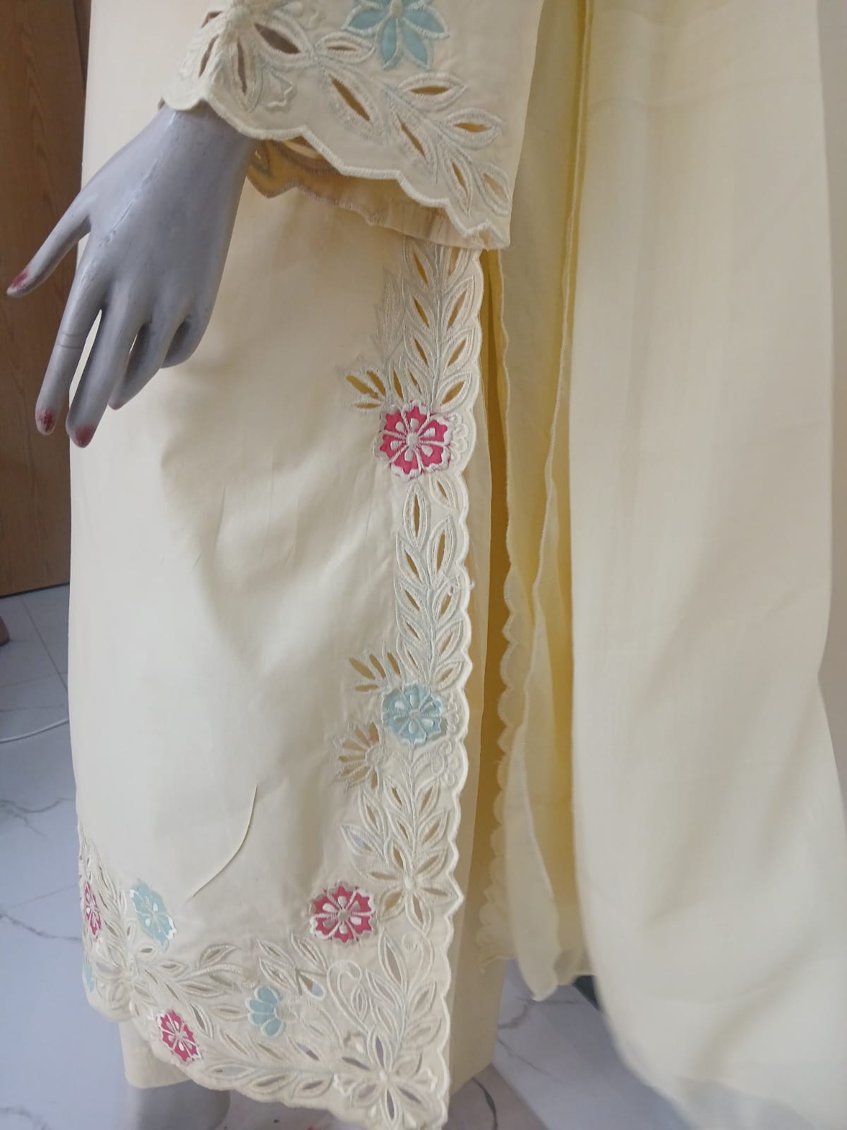 3-Piece Machine Embroidered Lawn Cotton Suit with Cutwork & Appliqué – Premium Quality