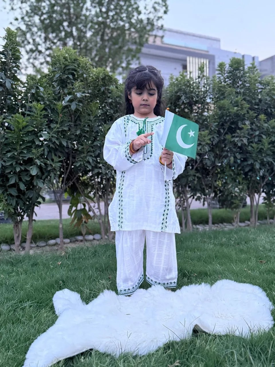 White Lawn Cotton Shalwar Kameez with Green Handmade Embroidery – 14th August Special